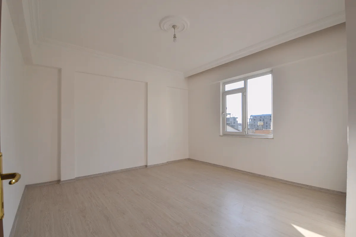 Buy Apartment Alanya Center Spacious 3+1 Residence (19) Bright bedroom inside Alanya Center residence
