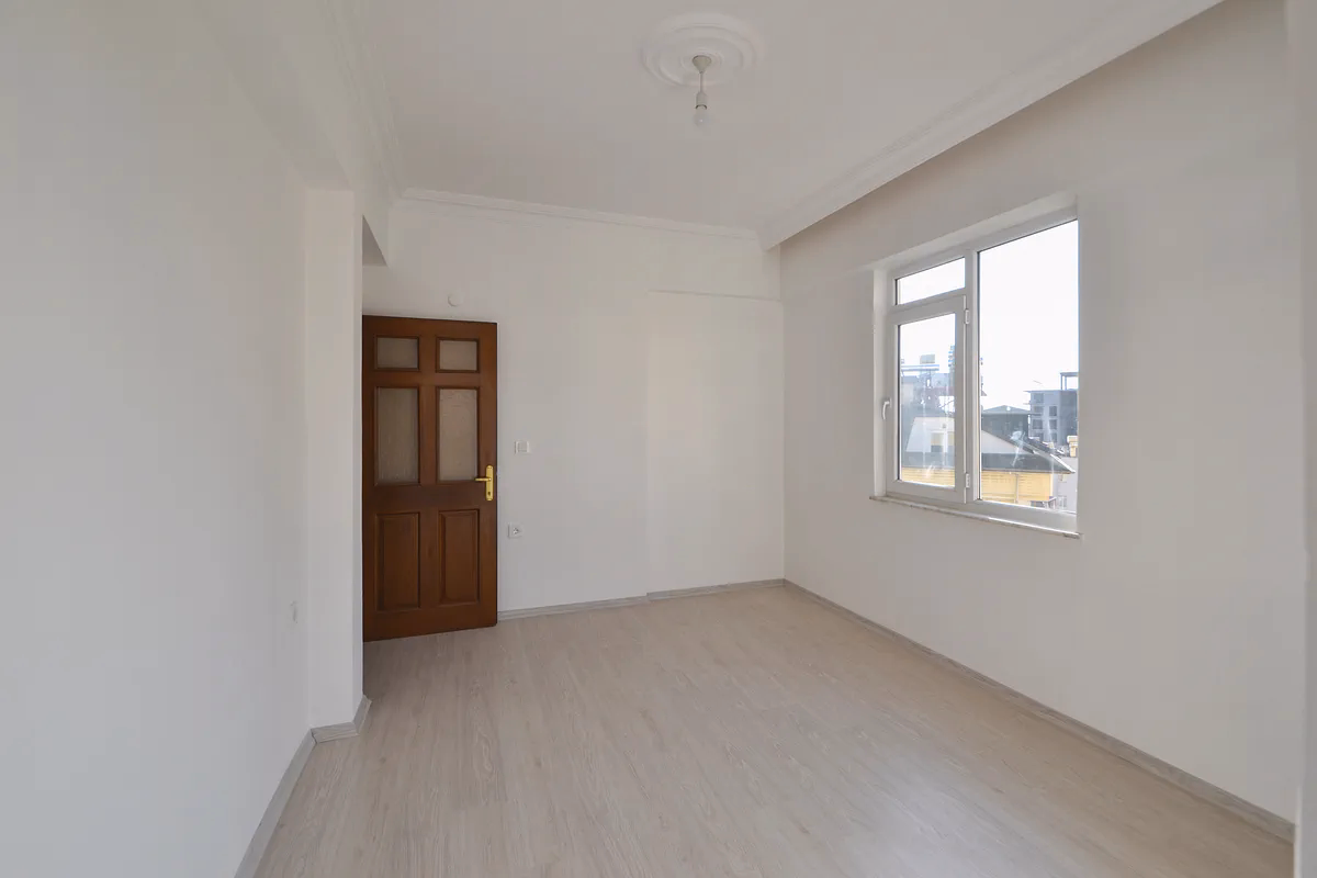 Buy Apartment Alanya Center Spacious 3+1 Residence (20) Bright bedroom inside Alanya Center residence