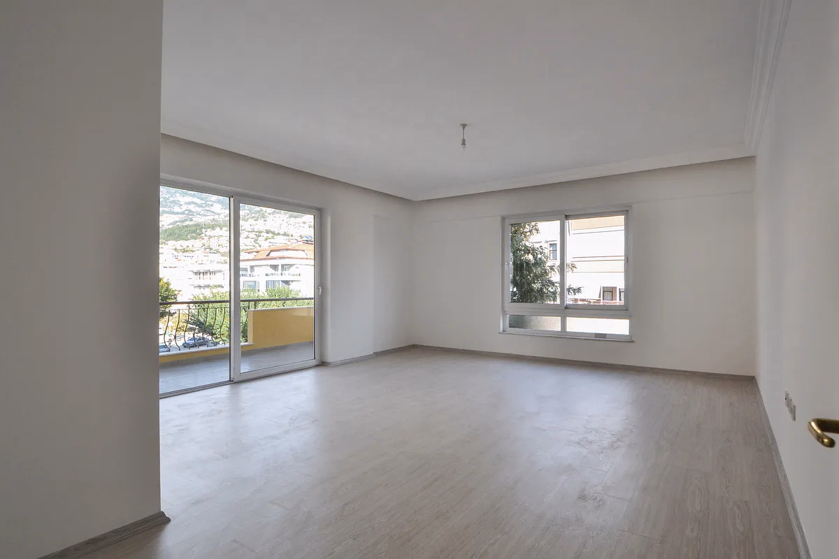 Buy Apartment Alanya Center Spacious 3+1 Residence (5) Spacious living room in Alanya Center apartment