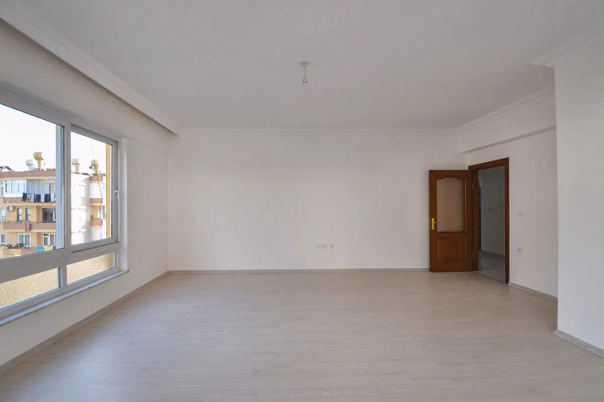 Buy Apartment Alanya Center Spacious 3+1 Residence (6) Spacious living room in Alanya Center apartment