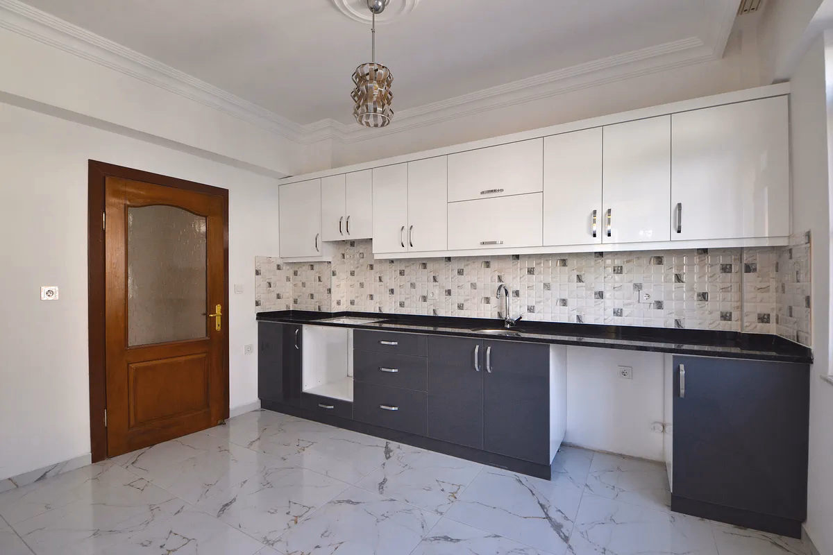 Buy Apartment Alanya Center Spacious 3+1 Residence (8) Separate family kitchen in Alanya Center