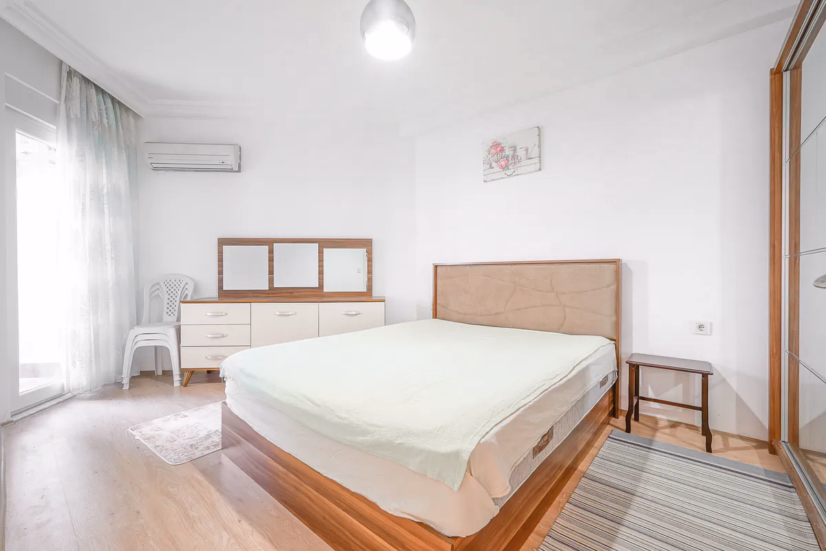 Buy Apartment Kestel Alanya — Furnished 1+1 in Doğanay Residence (11) Bright furnished bedroom in Doğanay Residence Alanya apartment