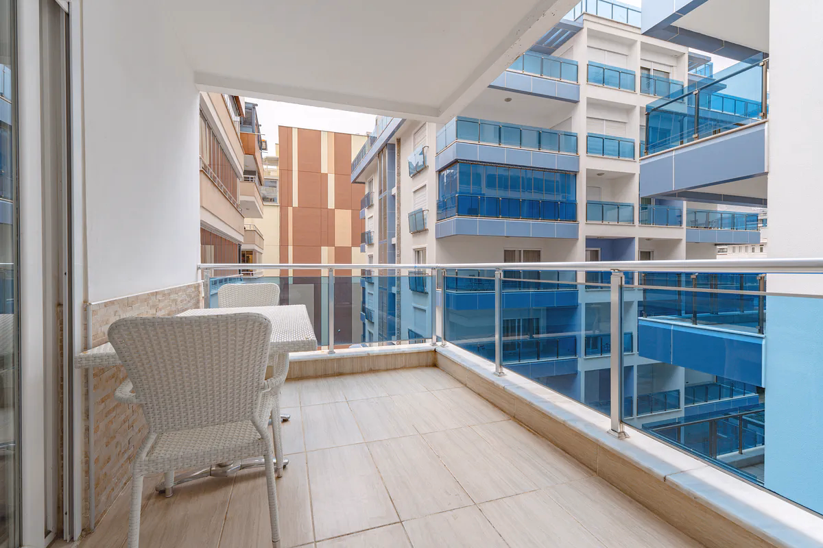 Buy Apartment Mahmutlar Alanya — Spacious 85 m² 1+1 in Hes Cebeci (9) Private balcony with outdoor views at Hes Cebeci Mahmutlar