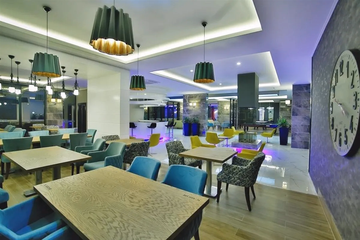 Buy Apartment in Alanya Turkey – Furnished 1+1 Apartment in Nordic Life Residence, Tosmur (6) Bright lounge area in Nordic Life Residence Tosmur