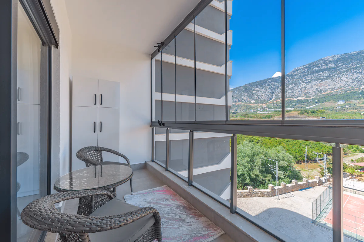 Discover a furnished studio apartment in Mahmutlar, Alanya (5) Private balcony view in Mahmutlar