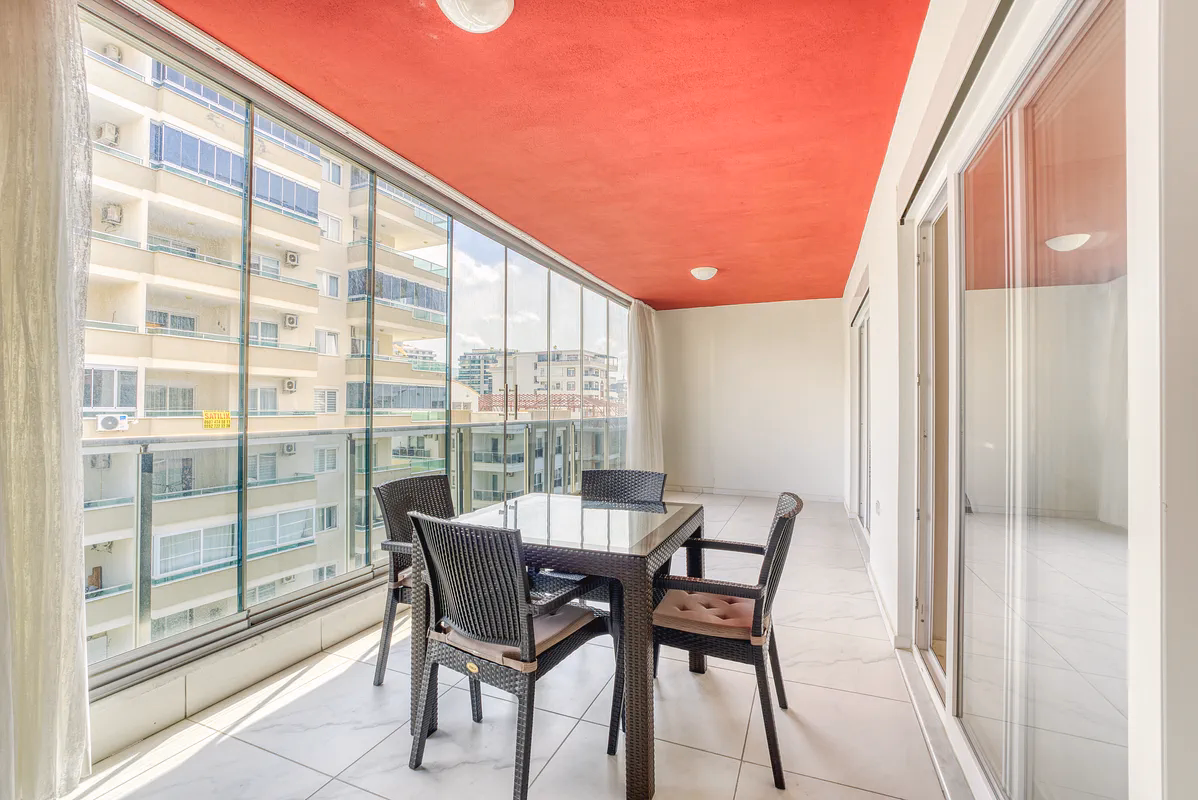Furnished 1+1 Apartment in Arena Tower, Mahmutlar Alanya (12) North-facing private balcony with open views in Mahmutlar