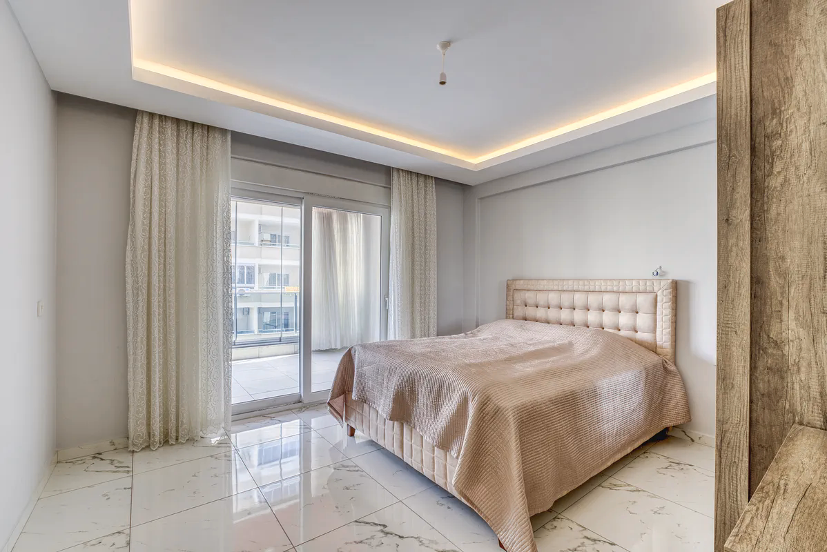 Furnished 1+1 Apartment in Arena Tower, Mahmutlar Alanya (9) Cozy furnished bedroom on 7th floor in Mahmutlar Alanya
