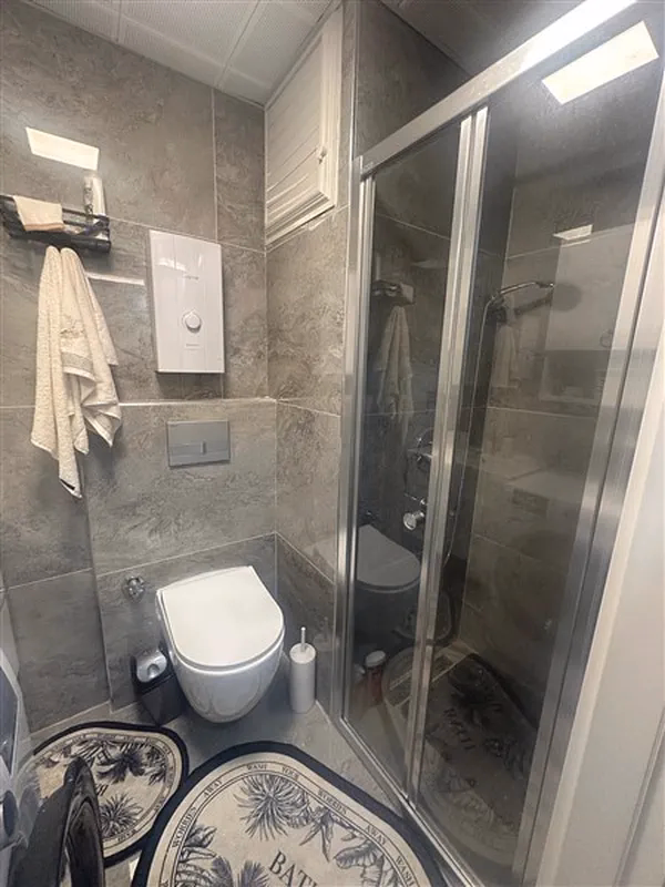 Furnished 1+1 Apartment in White Residence Oba (4) Modern bathroom in beachfront apartment in Oba Alanya
