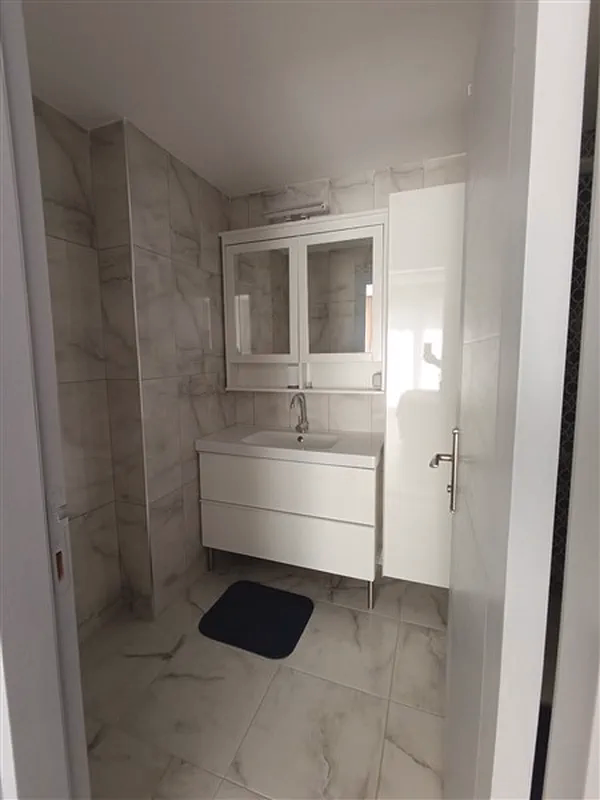 Furnished 2+1 Apartment in Mahmutlar (17) Guest bedroom in Family 2 Residence Mahmutlar apartment