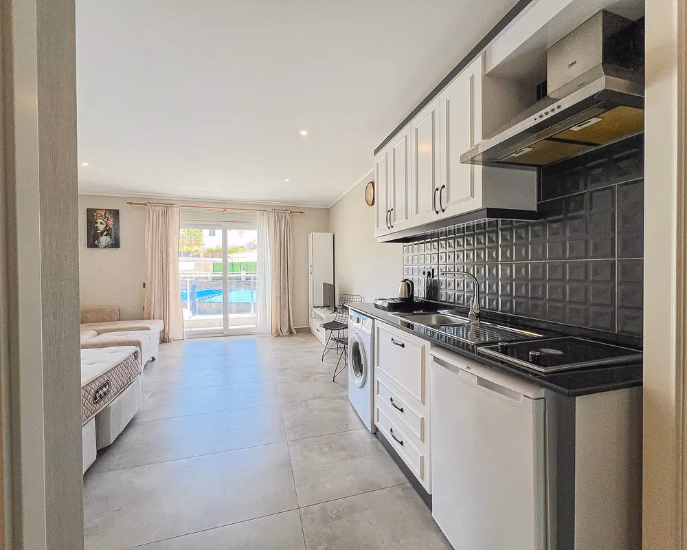 Modern Studio Apartment in STAY SUIT Residence, Kargicak (10) American style open kitchen in furnished studio apartment Alanya Turkey