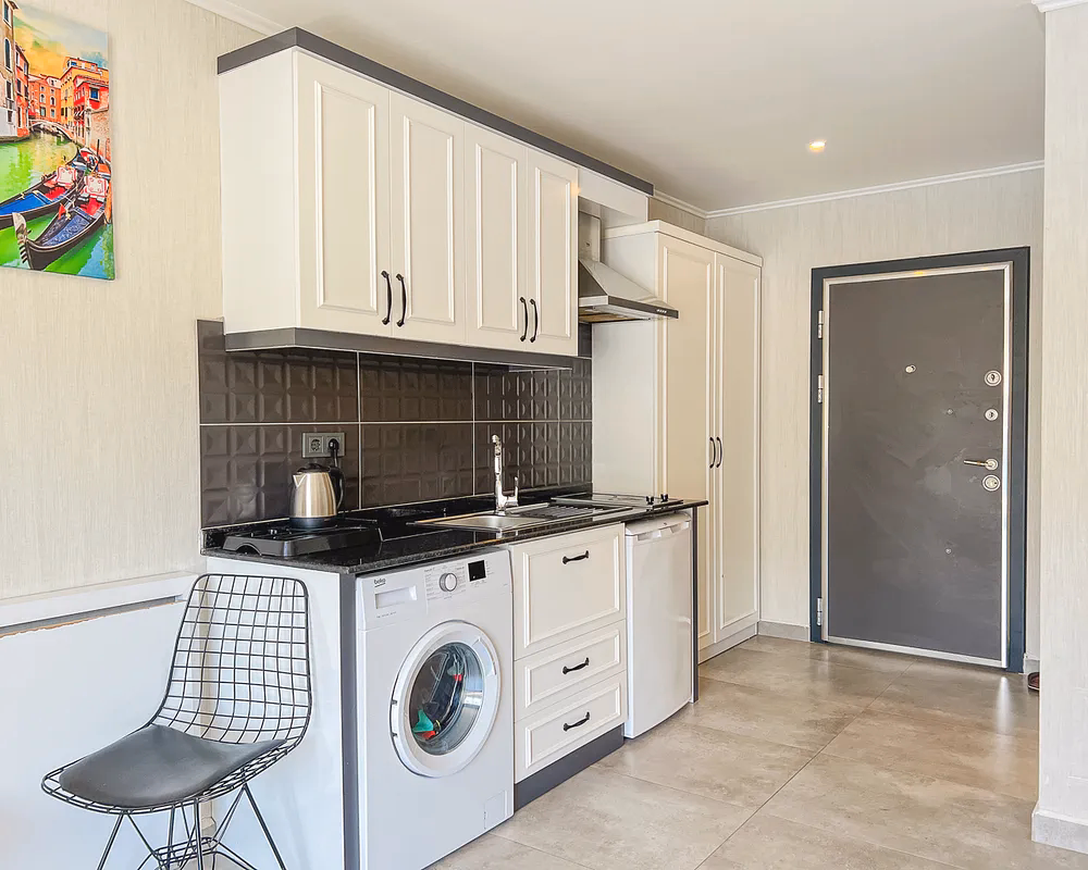 Modern Studio Apartment in STAY SUIT Residence, Kargicak (16) American style open kitchen in furnished studio apartment Alanya Turkey