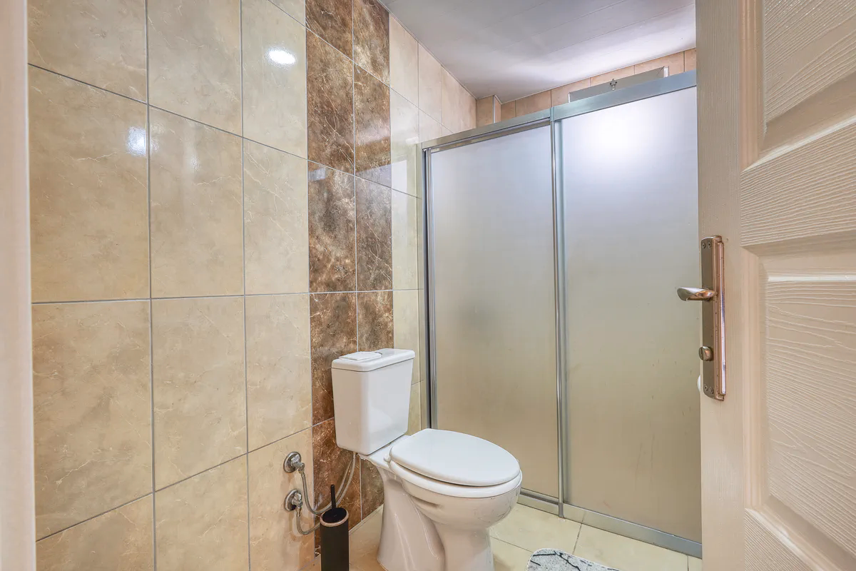 Namık Kemal Apartment Mahmutlar Sea (8) First Hilton-finish bathroom with shower cabin Namık Kemal