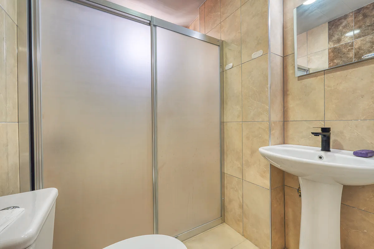 Namık Kemal Apartment Mahmutlar Sea (9) First Hilton-finish bathroom with shower cabin Namık Kemal