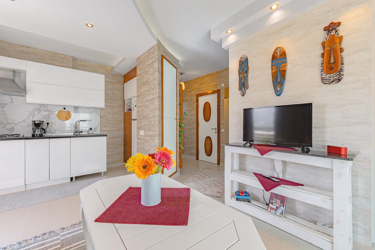 Nature-Friendly Studio Apartment for Sale in Kestel, Alanya (7) Modern furnished studio apartment interior in Kestel Alanya near the beach