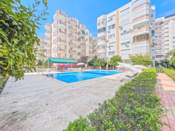 Outdoor swimming pool at Orkide Sitesi Mahmutlar Alanya