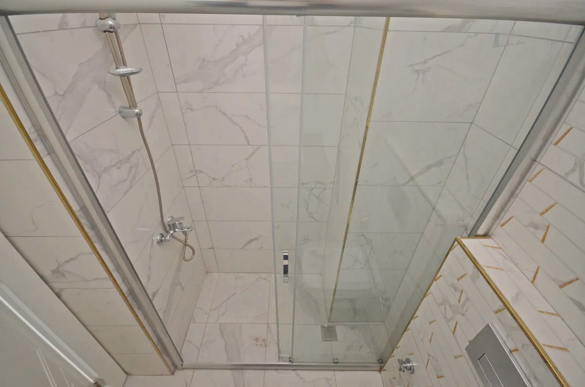 Pine Garden Avsallar Alanya (18) Hilton-finish bathroom with shower cabin Pine Garden Avsallar