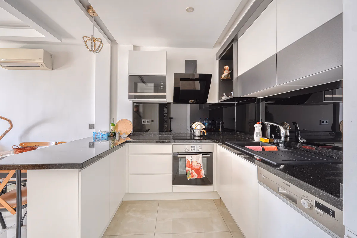 Sea View 1+1 in Hexa Panorama (13) American open kitchen in Hexa Panorama furnished Kargıcak apartment