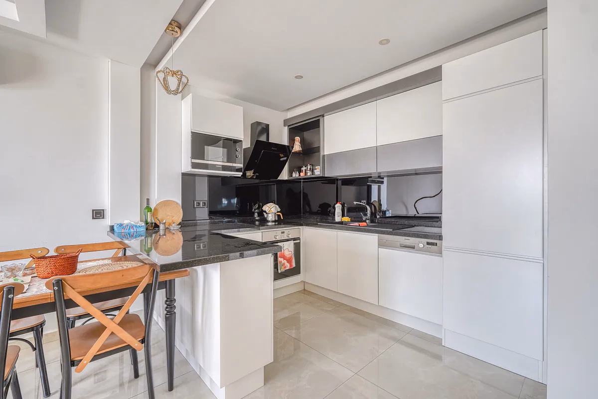 Sea View 1+1 in Hexa Panorama (15) American open kitchen in Hexa Panorama furnished Kargıcak apartment