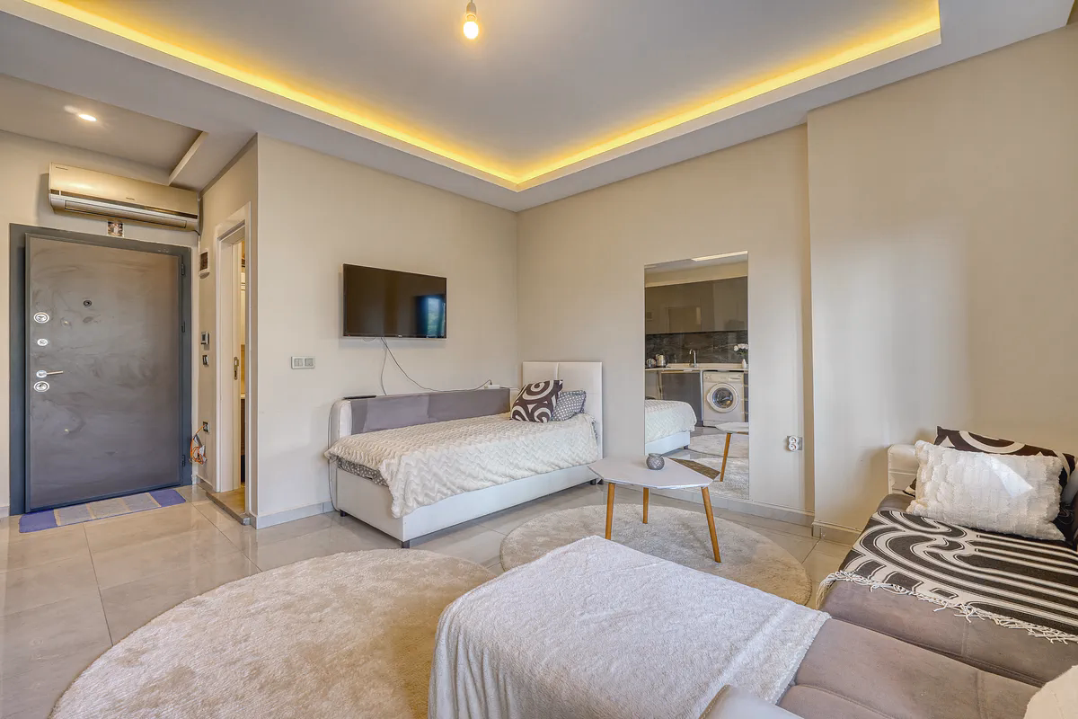 Studio Apartment Mahmutlar Alanya Furnished TNH Hill (3) Modern sleeping space in Mahmutlar apartment