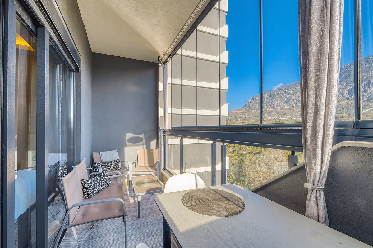 Studio Apartment Mahmutlar Alanya Furnished TNH Hill (6) Private balcony overlooking Mahmutlar neighborhood