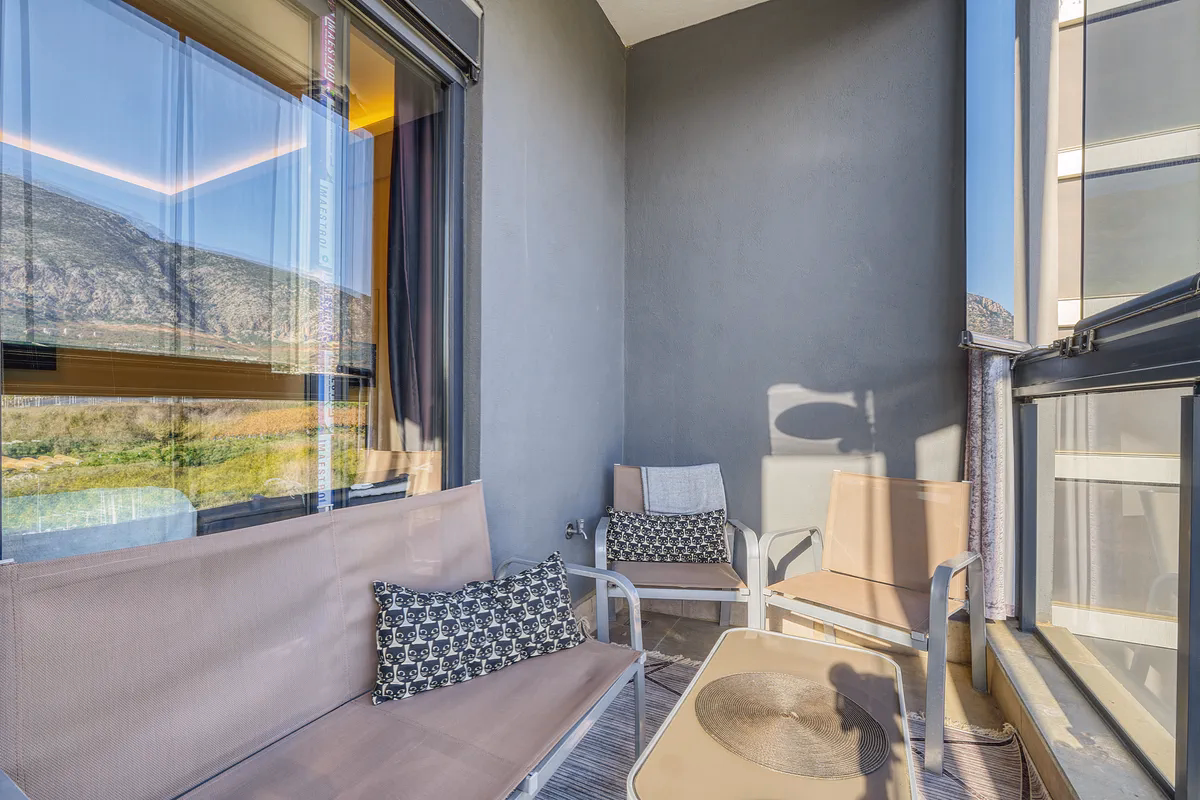 Studio Apartment Mahmutlar Alanya Furnished TNH Hill (7) Private balcony overlooking Mahmutlar neighborhood