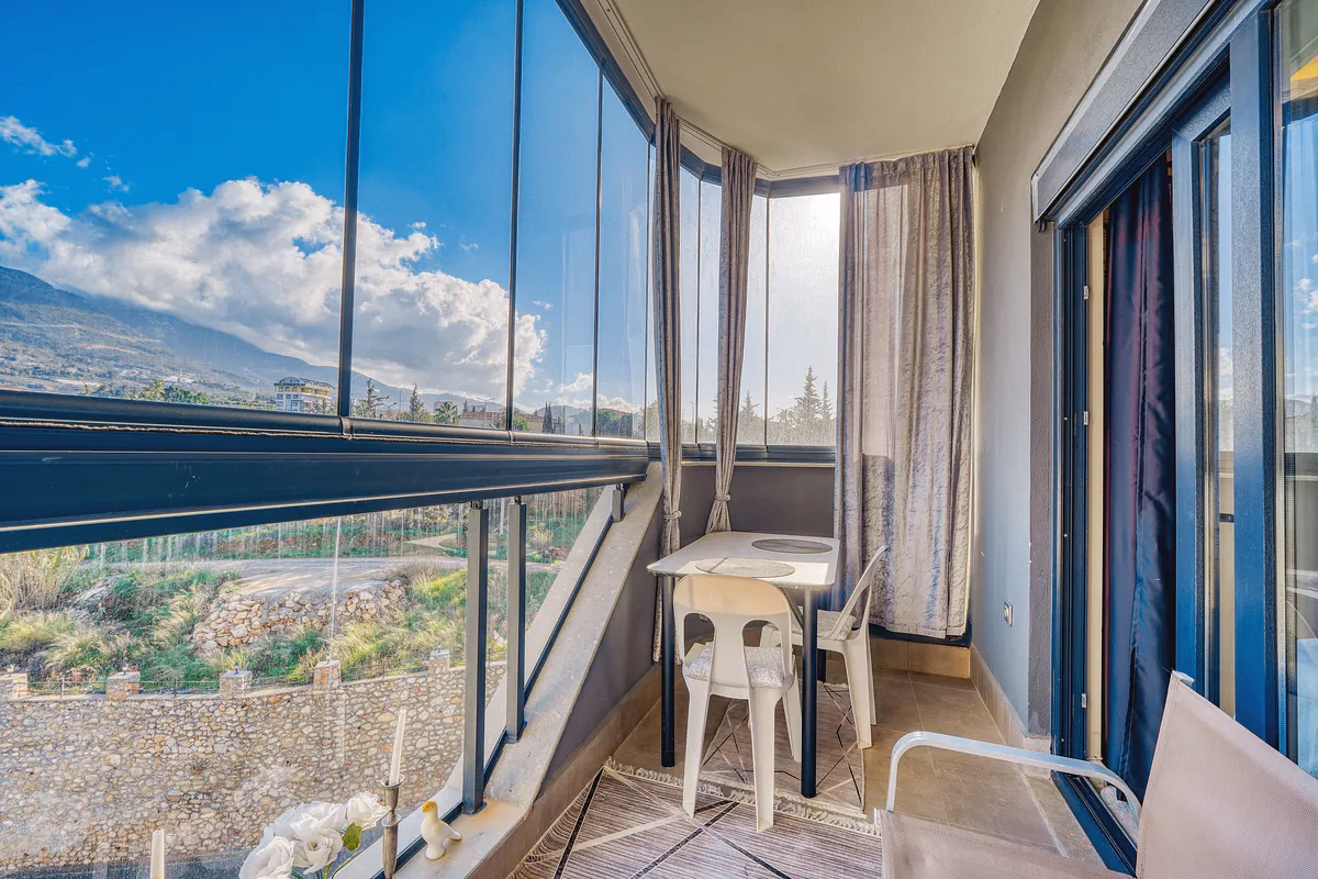 Studio Apartment Mahmutlar Alanya Furnished TNH Hill (8) Private balcony overlooking Mahmutlar neighborhood
