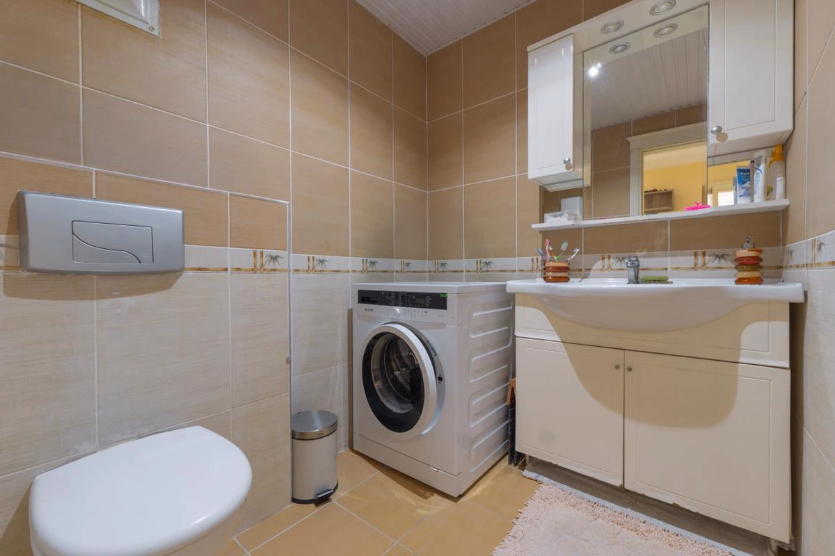 Furnished Apartment Mahmutlar – Spacious 2+1 Near Beach (13) Modern Hilton bathroom in Mahmutlar apartment