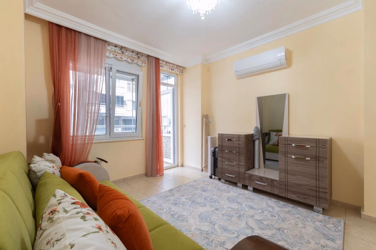 Furnished Apartment Mahmutlar – Spacious 2+1 Near Beach (19) Furnished living room in Mahmutlar apartment
