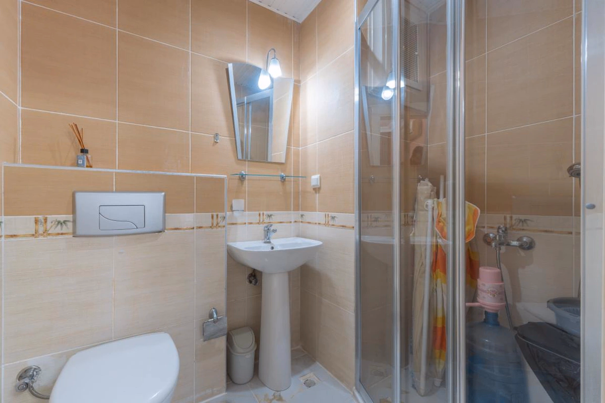 Furnished Apartment Mahmutlar – Spacious 2+1 Near Beach (23) Modern Hilton bathroom in Mahmutlar apartment