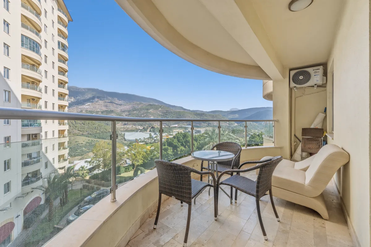 GoldCity Apartment Kargicak – Panoramic Sea Views (13) Spacious balcony overlooking Kargicak landscape