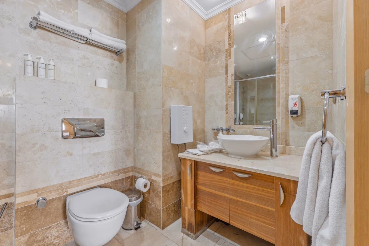 GoldCity Apartment Kargicak – Panoramic Sea Views (18) Hilton bathroom at GoldCity Residence Kargicak