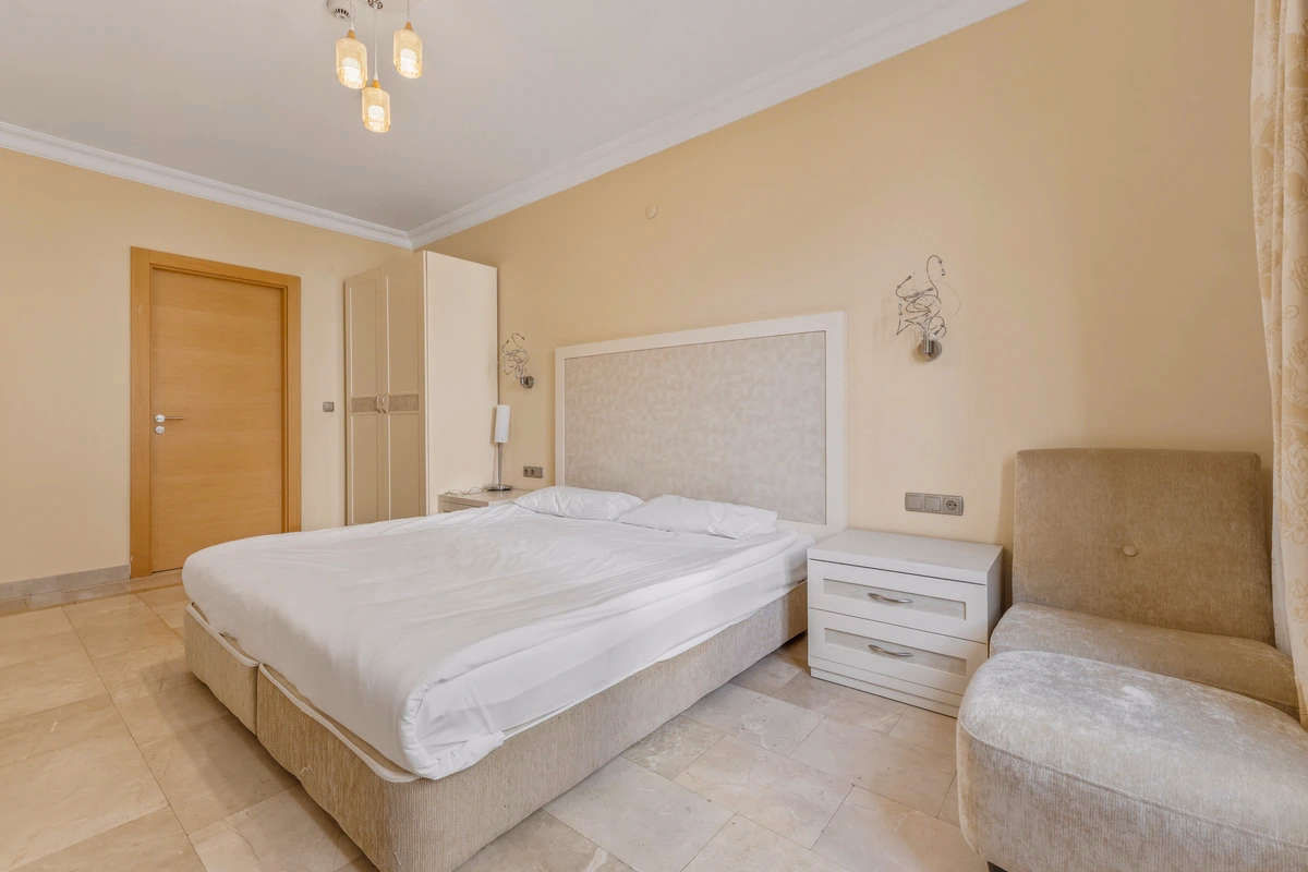 GoldCity Apartment Kargicak – Panoramic Sea Views (20) Furnished bedroom inside GoldCity Residence