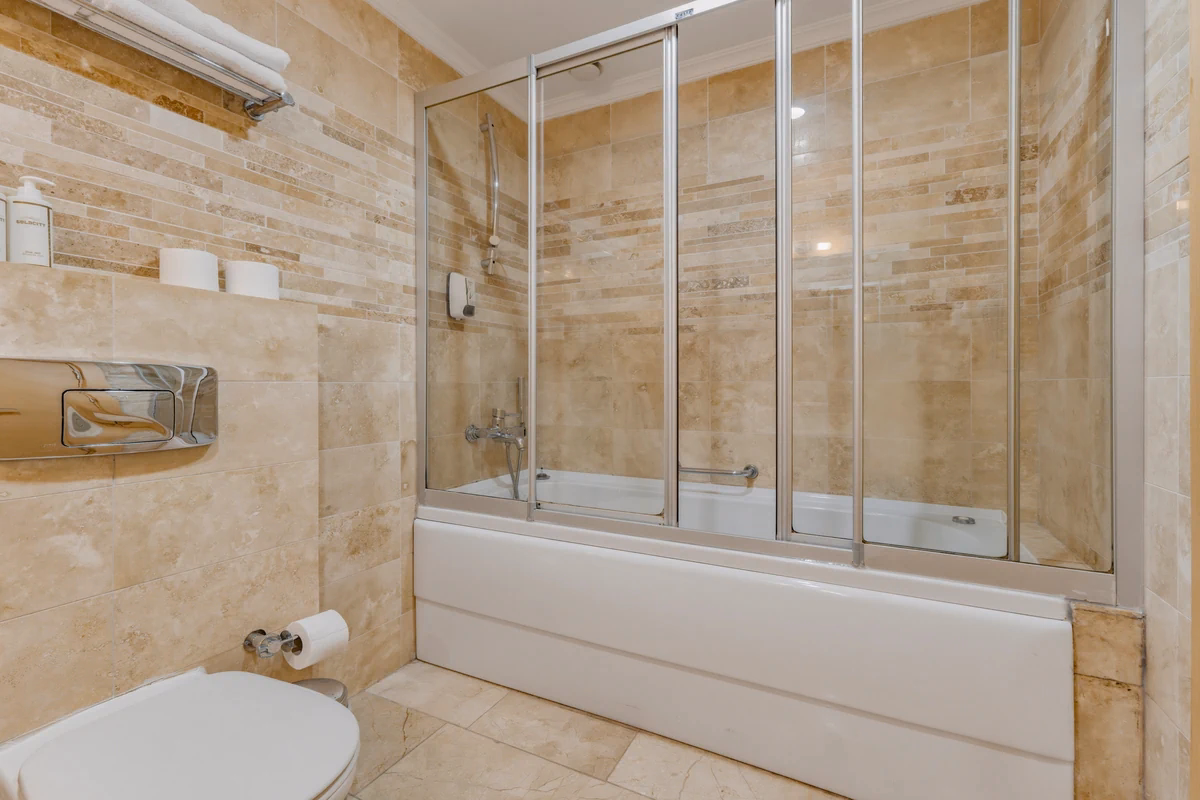 GoldCity Apartment Kargicak – Panoramic Sea Views (23) Hilton bathroom at GoldCity Residence Kargicak