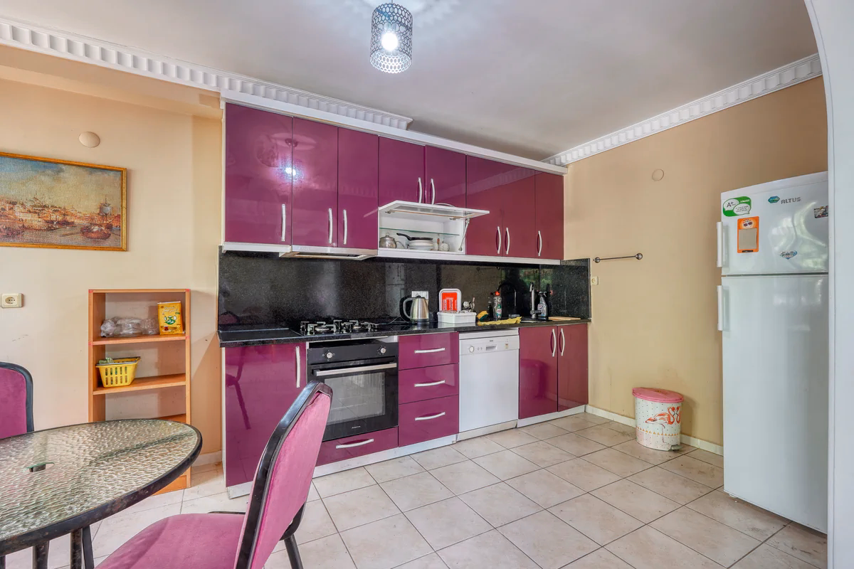 Seafront Apartment Mahmutlar (8) American kitchen in Cebeci 1 apartment