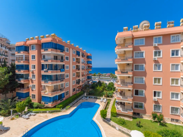 Seafront apartment complex Mahmutlar