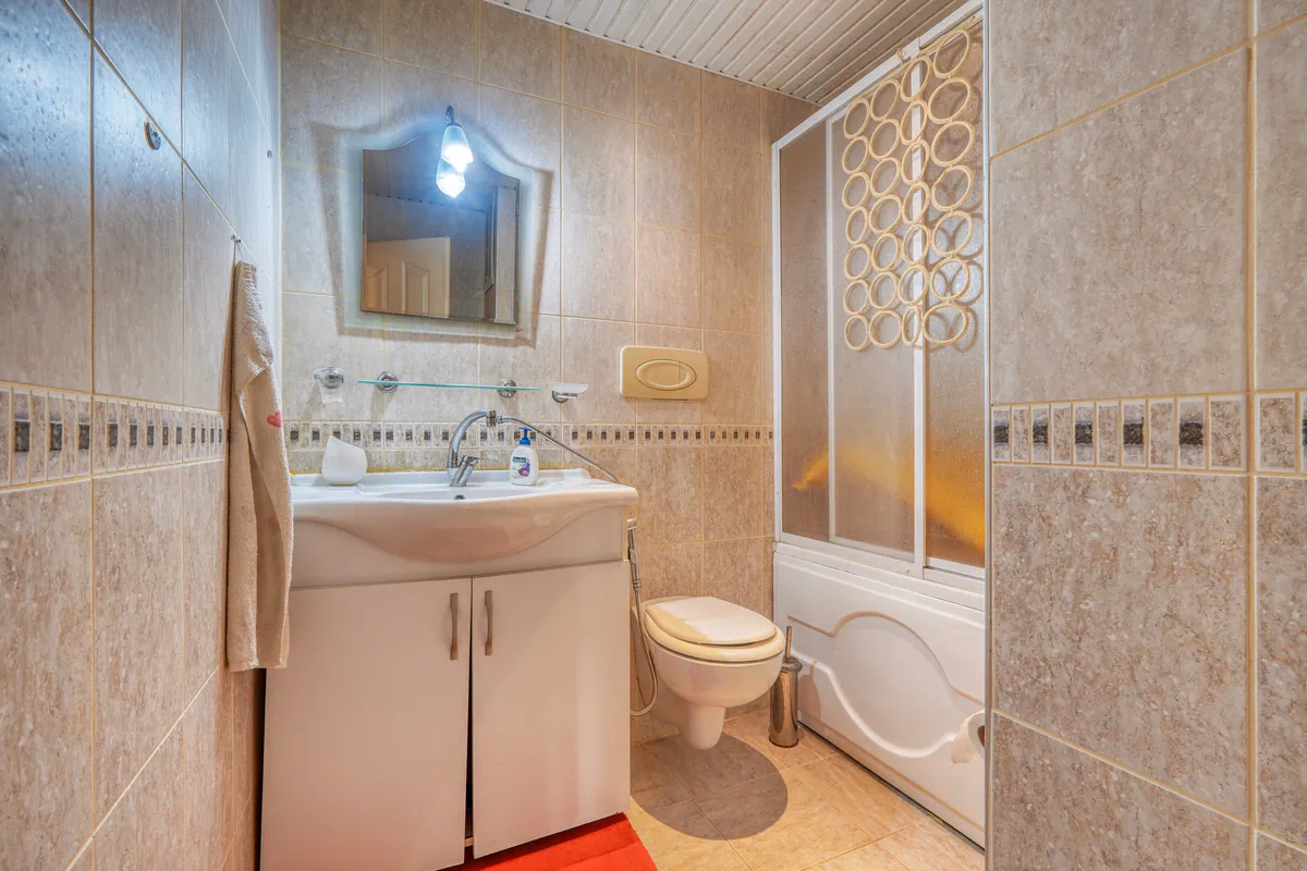 Beachfront Furnished 2+1 Apartment (16) Hilton bathroom at Pearl Residence