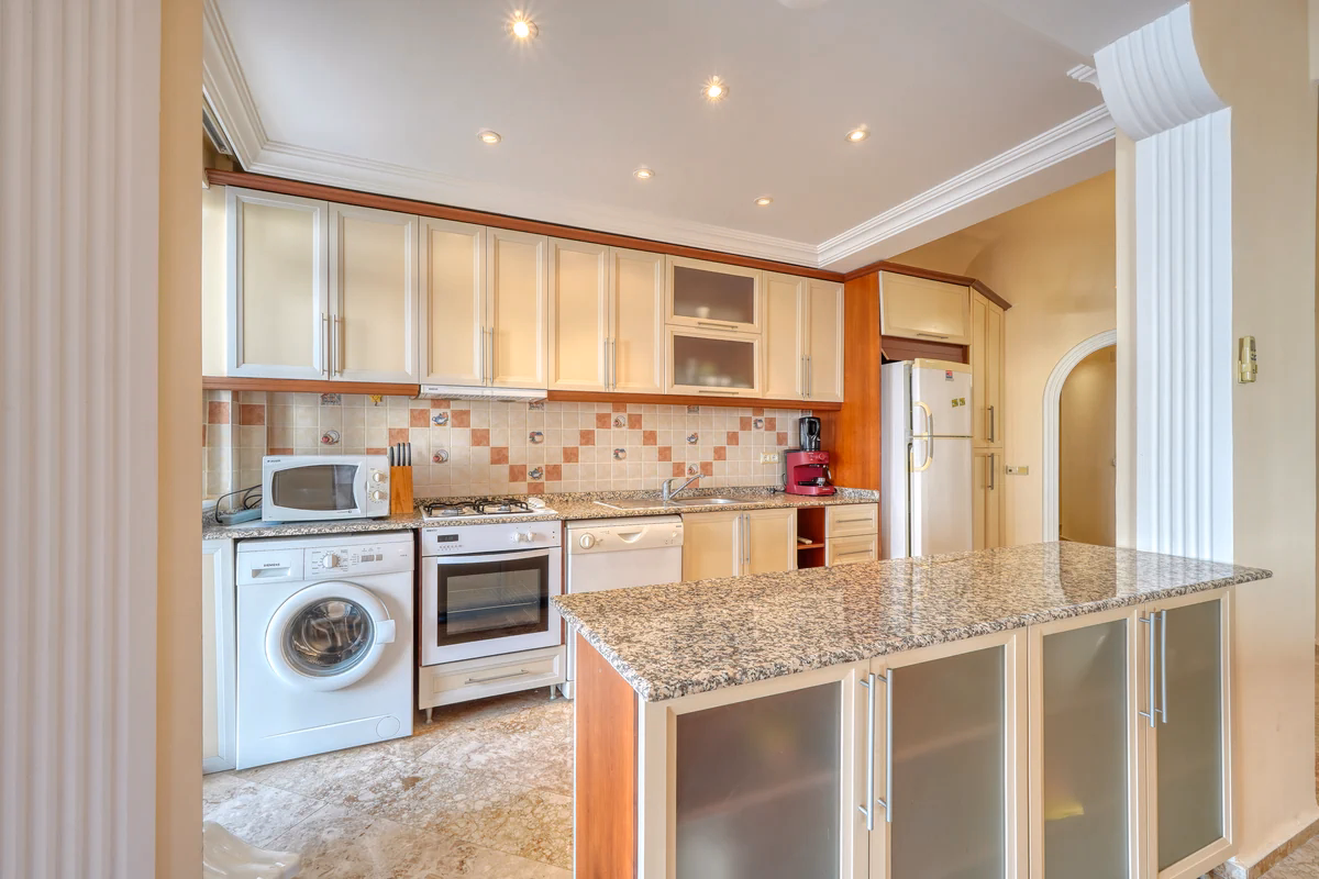 Beachfront Furnished 2+1 Apartment (23) American kitchen in Mahmutlar apartment