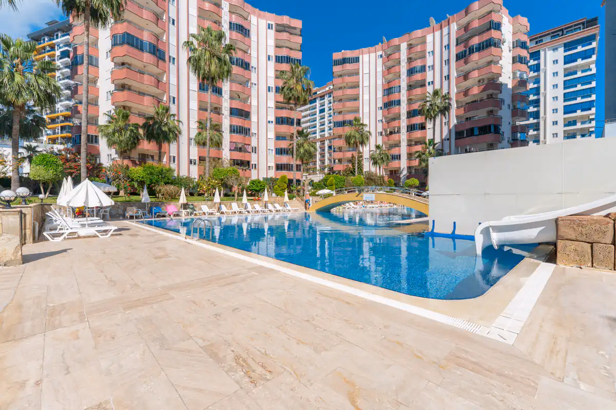 Outdoor pool at Toros 1