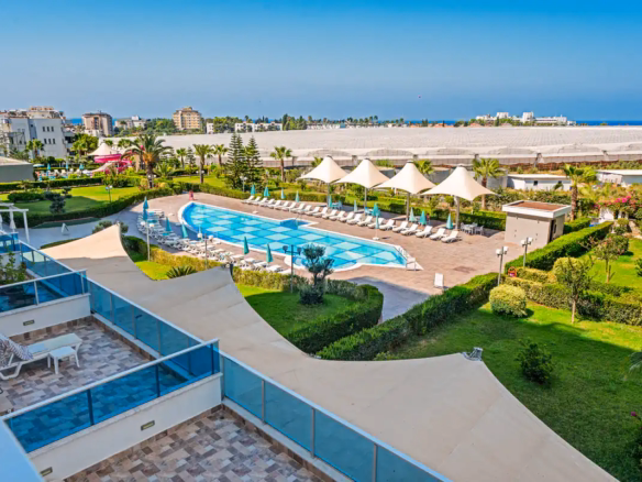 Furnished 2+1 apartment for sale at Emerald Dreams in Avsallar, Alanya, Turkey.